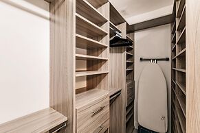 Stylish Aventura Home With Pool on Intercostal