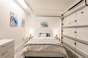 Stylish Aventura Home With Pool on Intercostal