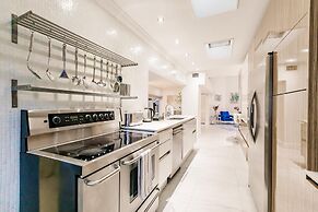 Stylish Aventura Home With Pool on Intercostal