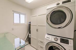 Stylish Aventura Home With Pool on Intercostal