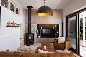 The Moorings Lakehouse