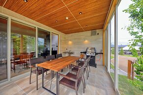 AWAUMI Fujikawaguchiko Resort