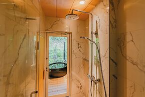 AWAUMI Fujikawaguchiko Resort