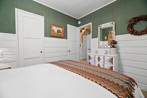 The Cottage at Sawmill Cove Lakefront