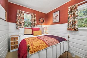 The Cottage at Sawmill Cove Lakefront