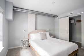 CozySuites TWO Stylish Apts Monument Cir