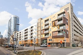 CozySuites TWO Stylish Apts Monument Cir