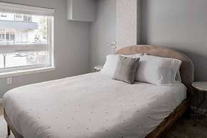 CozySuites TWO Stylish Apts Monument Cir