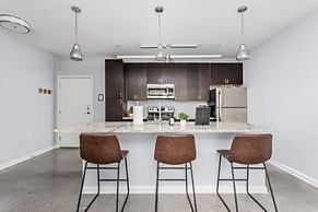 CozySuites TWO Stylish Apts Monument Cir