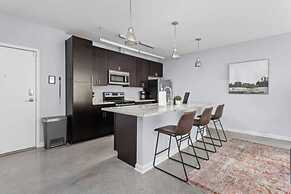 CozySuites TWO Stylish Apts Monument Cir