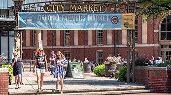 CozySuites TWO Stylish Apts Monument Cir