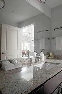 CozySuites TWO Stylish Apts Monument Cir