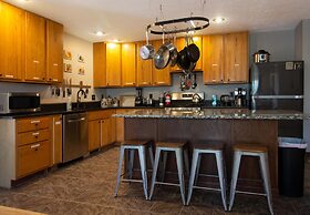 Private Retreat w Pool Hot Tub and Dining Hall