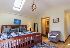 Private Retreat w Pool Hot Tub and Dining Hall