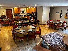 Private Retreat w Pool Hot Tub and Dining Hall