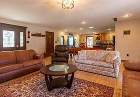 Private Retreat w Pool Hot Tub and Dining Hall