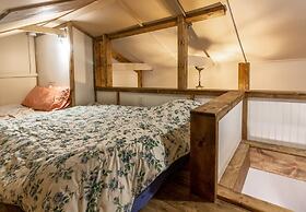 Private Retreat w Pool Hot Tub and Dining Hall