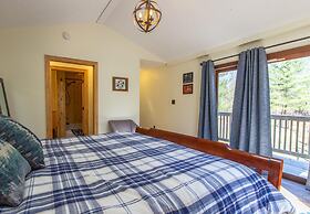 Private Retreat w Pool Hot Tub and Dining Hall