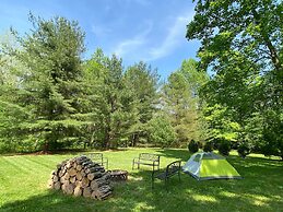 Private Retreat w Pool Hot Tub and Dining Hall