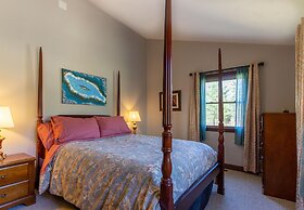 Private Retreat w Pool Hot Tub and Dining Hall