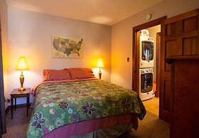 Private Retreat w Pool Hot Tub and Dining Hall