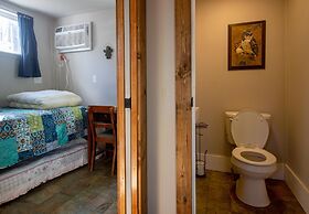 Private Retreat w Pool Hot Tub and Dining Hall