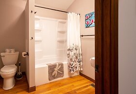 Private Retreat w Pool Hot Tub and Dining Hall