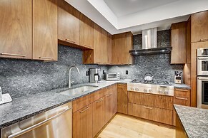 Contemporary 2 BR Condo in the Heart of Lionshead by RedAwning - Save 