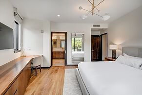 Contemporary 2 BR Condo in the Heart of Lionshead by RedAwning - Save 
