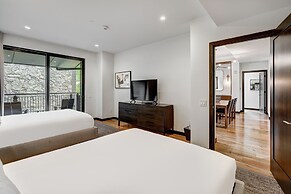 Contemporary 2 BR Condo in the Heart of Lionshead by RedAwning - Save 
