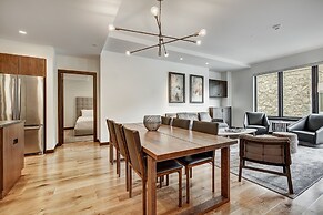 Contemporary 2 BR Condo in the Heart of Lionshead by RedAwning - Save 