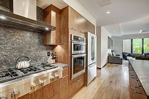 Contemporary 2 BR Condo in the Heart of Lionshead by RedAwning - Save 