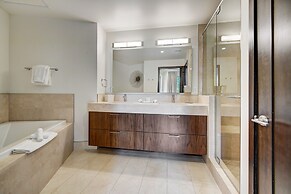 Contemporary 2 BR Condo in the Heart of Lionshead by RedAwning - Save 