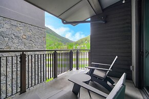 Contemporary 2 BR Condo in the Heart of Lionshead by RedAwning - Save 