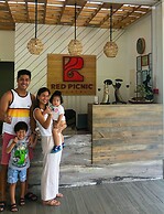Red Picnic Hostel