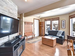 GLOBALSTAY. Bright Condo near the Lake