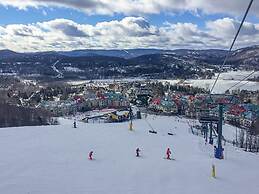 GLOBALSTAY. Bright Condo near the Lake