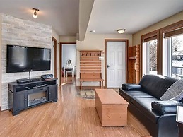 GLOBALSTAY. Bright Condo near the Lake