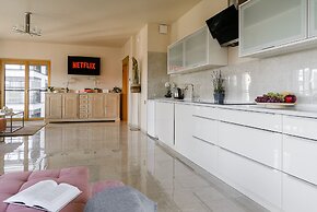 Lumina stylish and new apart in Warsaw