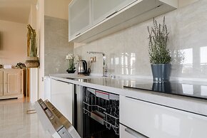 Lumina stylish and new apart in Warsaw