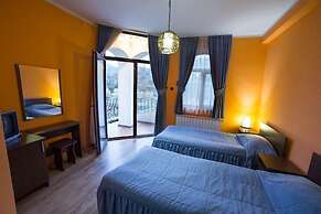 Kris Hotel