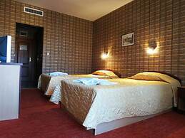 Kris Hotel