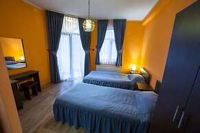 Kris Hotel