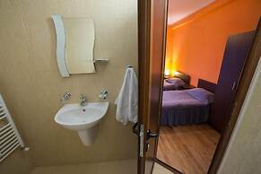 Kris Hotel