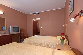 Kris Hotel