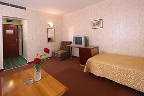 Kris Hotel