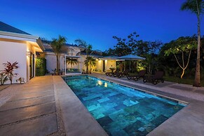 New Oasis in Gated Community With Pool Breakfast