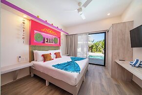 New Oasis in Gated Community With Pool Breakfast