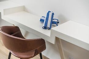 New Oasis in Gated Community With Pool Breakfast