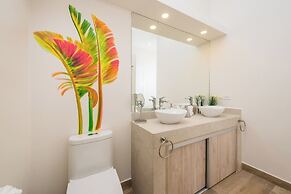 New Oasis in Gated Community With Pool Breakfast